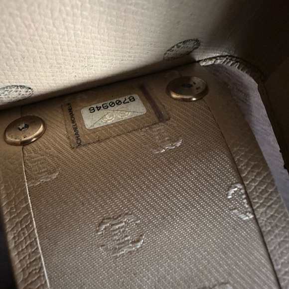 Authentic CHANEL with Box- keyholder with replacement hooks🖤 - Picture 6 of 6